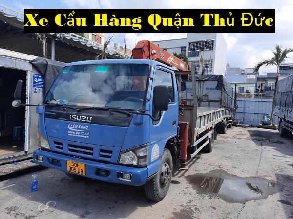 Xe tải cẩu sửa điện làm rơi thanh ngang một người nguy kịch  Xã hội   Vietnam VietnamPlus